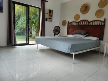 6 Bedroom Villa