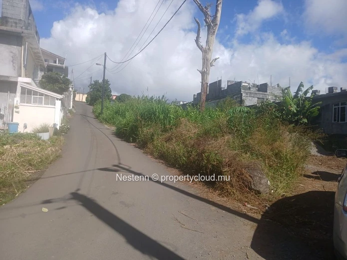 Residential land of 886m2