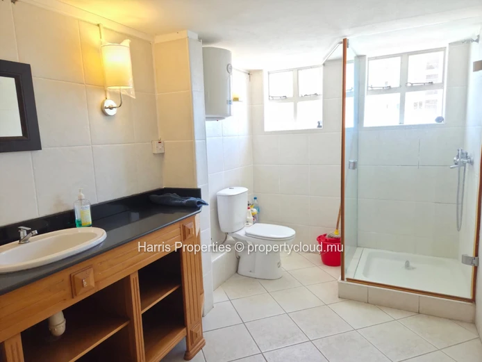 Penthouse Polyvalent / Espace De Bureau À Vendre