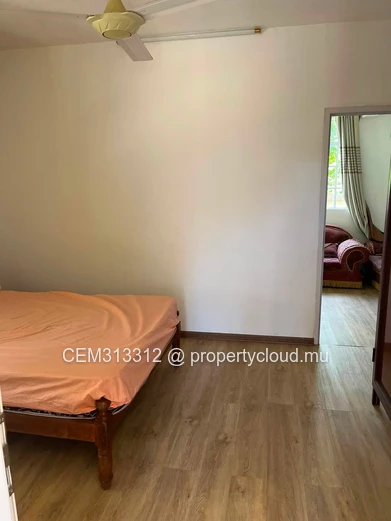9.5 Perches Villa avec Terrain à Vendre – Péreybère 