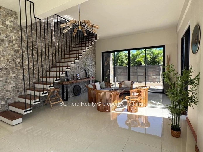Modern & Spacious 4-Bedroom Villa for Rent - Flic-en-Flac, West