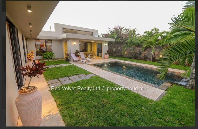 Villa meublée à louer à Balaclava, 260m², terrain de 844m², 3 chambres, air conditionné, balcon, plage, garage, proch...