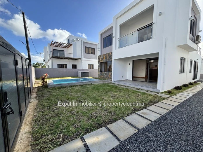 Villa Neuve 4 Chambres Non Meublée Avec Piscine Privée – Vale