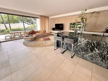 5 Bedroom Villa