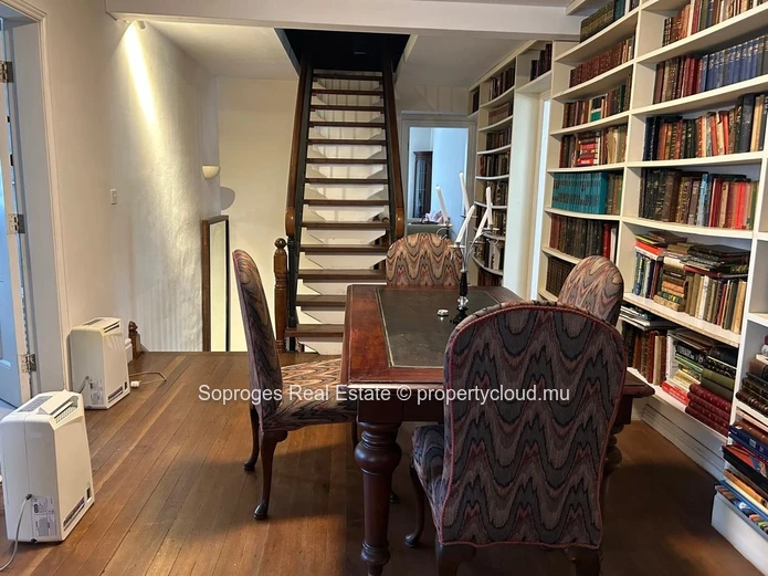 Grande Maison Coloniale de 4000 pieds carrés