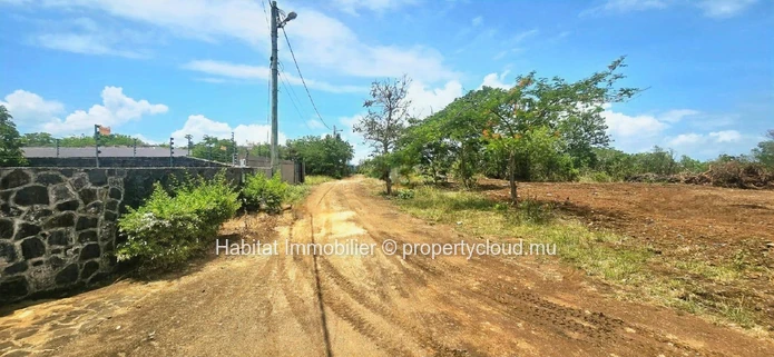 Residential plots easily accessible on Chemin Vingt Pieds Pereybere 