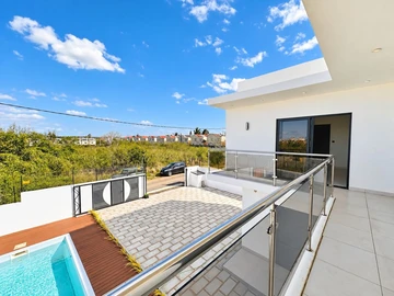 4 Bedroom Villa