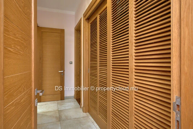 For Sale – 3-Bedroom Villa + Office – Unfurnished – Private Residence – Balaclava
