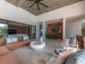 5 Bedroom Villa