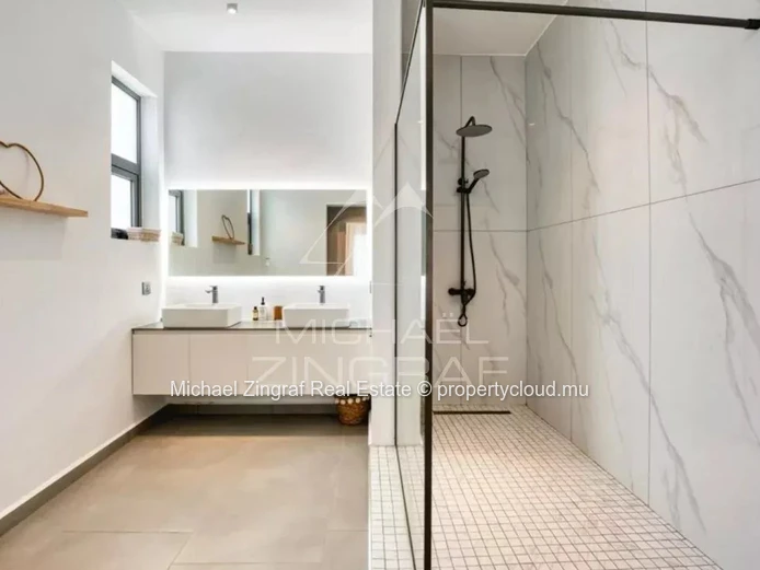 Appartement Neuf de 3 Chambres Entièrement Meublé à Pereybere