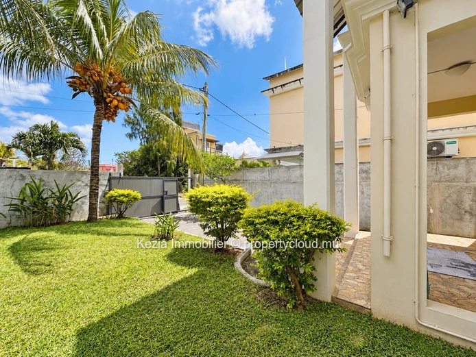 Duplex With Private Garden