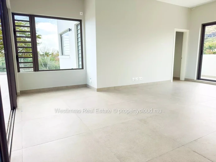 TAMARIN - Penthouse for sale with 3 bedrooms and a spacious area of 333 m²