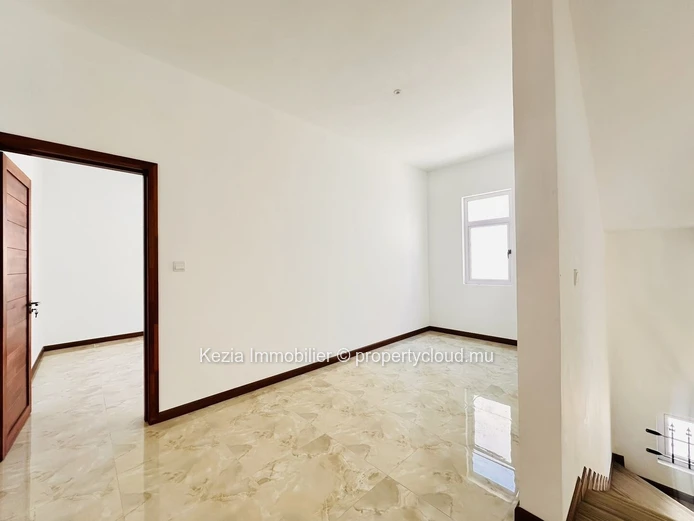 Spacious New Villa In Pereybere