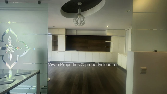 Espace de bureau à louer à Ebène avec 34m² d'espace de travail moderne