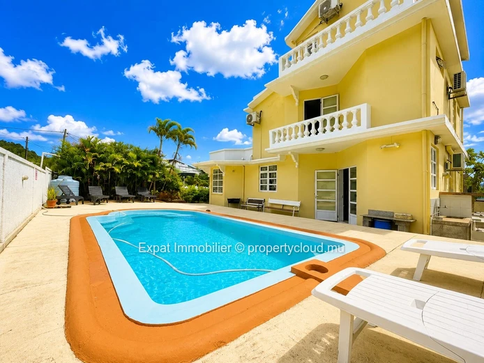 Maison familiale 5 chambres avec piscine et vue exceptionnelle – À louer à La Gaulette