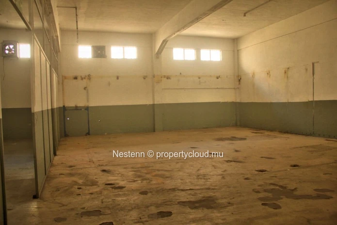 Spacious traditional commercial premises of 400m²