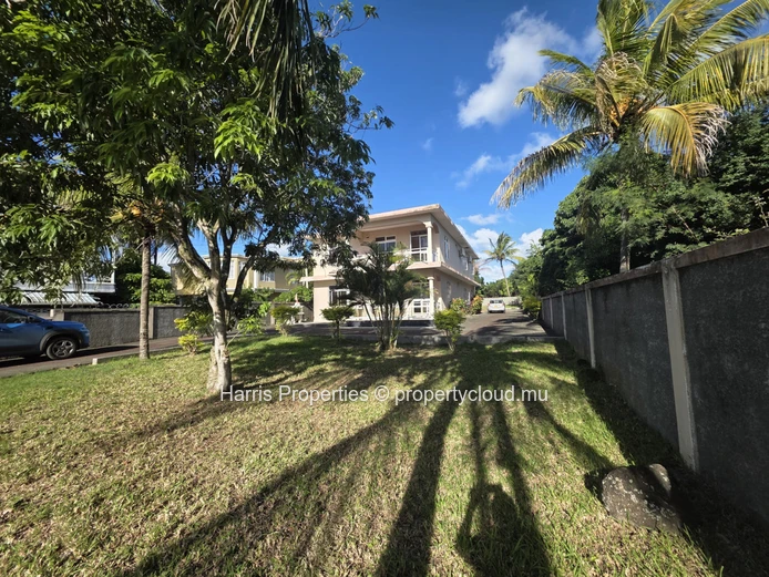 Spacieuse maison familiale à vendre à Fond du Sac – Emplacement de choix sur la route principale