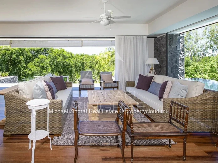 Villa de prestige avec piscine et ponton privatif privée et accès à la mer – Azuri
