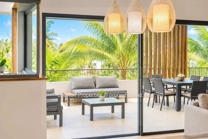 Exceptional 3-bedroom penthouse on the top floor, with golf view in the heart of Mont Choisy