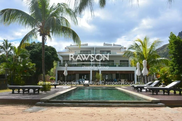 3-Bedroom Apartment in a Residence with Swimming Pool and Stunning Le Morne Views