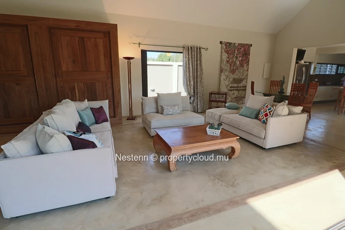 Domaine résidentiel avec 1 villa et 4 bungalows - Avec permis.