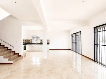 5 Bedroom Villa