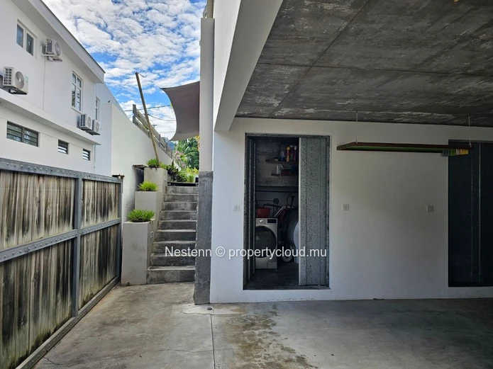 Duplex sécurisé de 3 chambres à louer, a quelques pas de la plage de Pointe d'Esny
