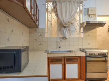 5 Bedroom House