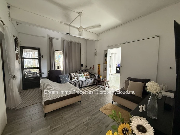Charmante maison en bord de mer avec accès direct à la mer à Baie du Tombeau – Ile Maurice