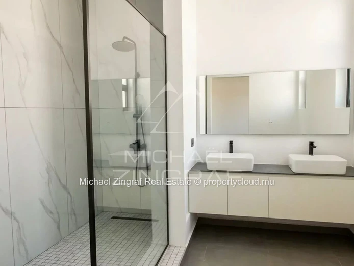 Penthouse d’Exception avec Rooftop & Piscine Privée | Pereybère