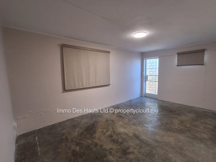 Space for rent long term Sodnac Quatre Bornes 