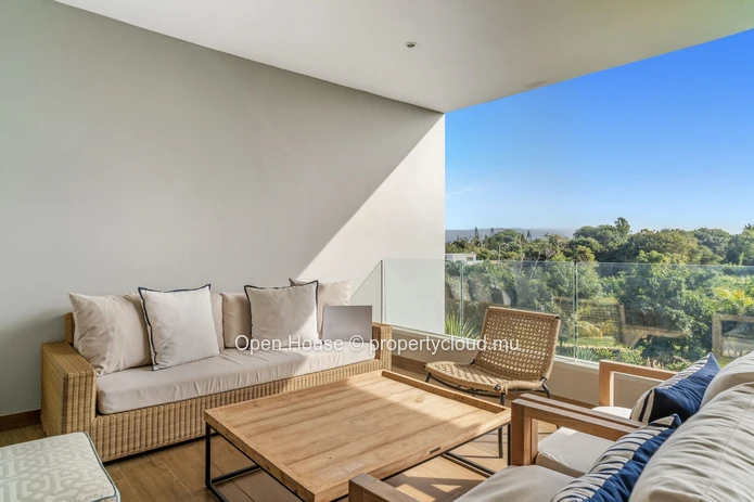 Furnished 3-bedroom apartment with pool for rent in St Antoine
