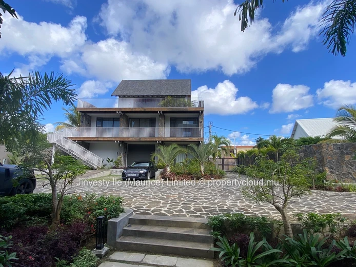 ???? Exceptional Beachfront Garden Apartment – 3 Bedrooms – Pointe Aux Canonniers / Grand Baie – Mauritius