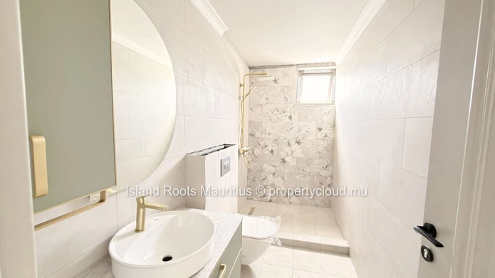 Modern Living in Péreybère – 3-Bedroom Penthouse for Sale (Sole Mandate)