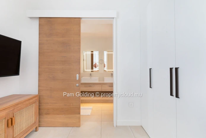 Appartement de 3 chambres au premier étage avec vue sur l’océan à vendre à Grand Gaube, Île Maurice