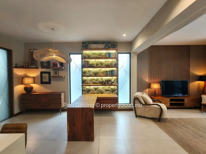 Appartement de 2 chambres en rez-de-jardin à vendre à Pointe aux Canonniers, Île Maurice | Jardin, piscine et plage à... (Mandat exclusif)