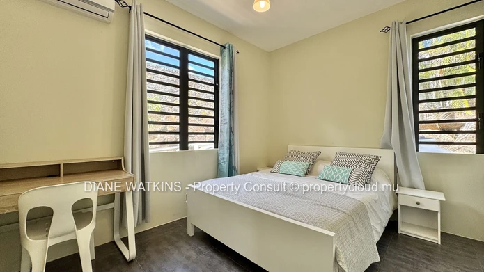 Contemporary 5-Bedroom Villa with Independent Cottage for Rent in Black River