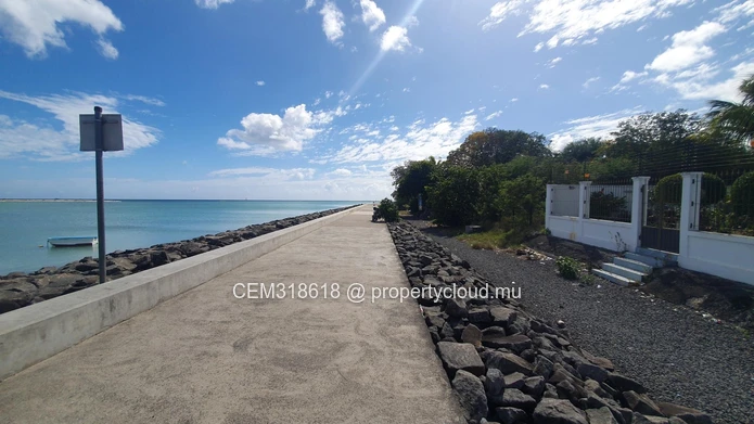 Propriété de Bord de Mer 36.37 Perches à Vendre – Baie du Tombeau 