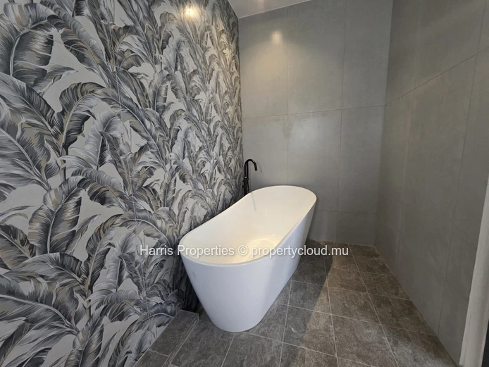 Magnifique duplex individuel moderne à louer à Pereybere – À proximité de Winners et de la plage