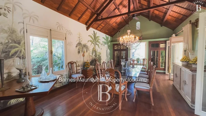 POINTE AUX CANONNIERS - Extraordinary Villa with 5 Bedrooms