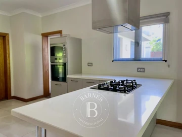 6 Bedroom Villa