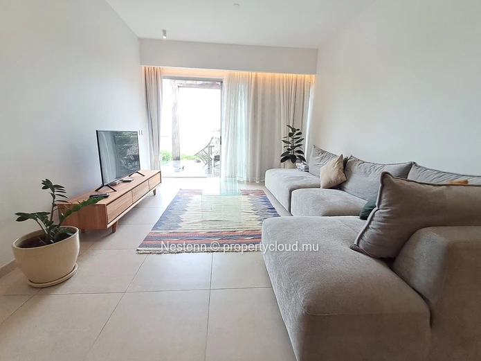 Modern duplex apartment with sea view and beach access