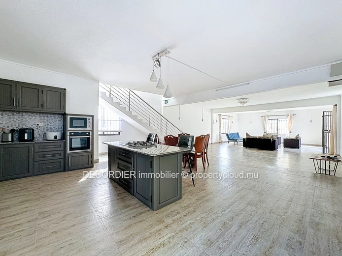 Detached house with  barbecue area (Sole Mandate)