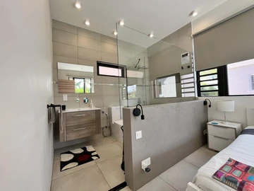 6 Bedroom House