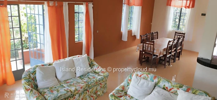 Cottage - Spacieuse Maison familiale  meublée avec un beau jardin tropical et proche de l'Ecole du Nord