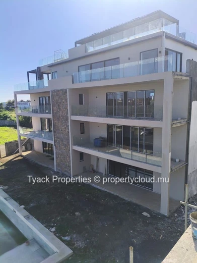 Exceptional Penthouse Near Grand Baie – 3 Suites, Private Pool & Panoramic Views