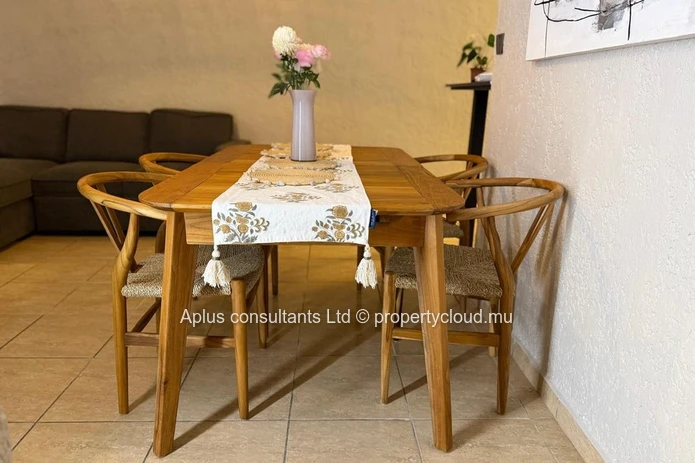 Stylish 2-Bed Apartment in Flic en Flac with Pool View