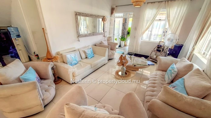 Charming 6 bedroom house with a swimming pool