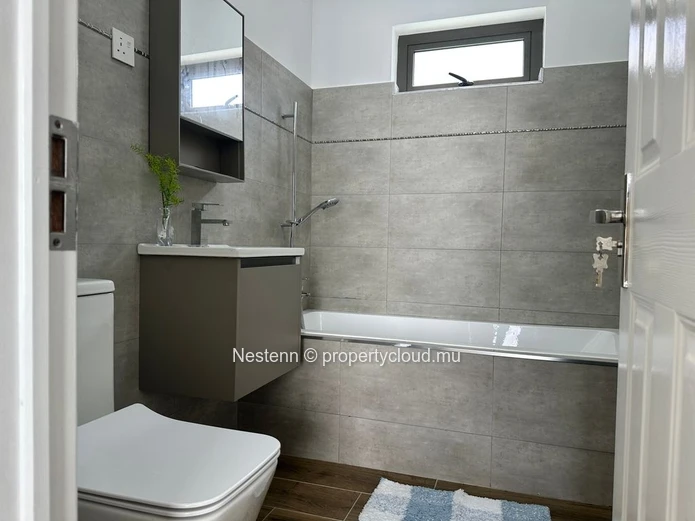 Magnifique Duplex de 4 Chambres avec Piscine Privée à Trou aux Biches