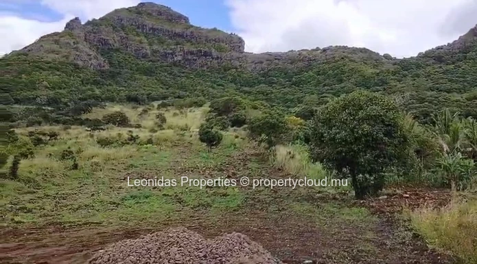 Crève cœur, beautiful land for sale with mountains view 
